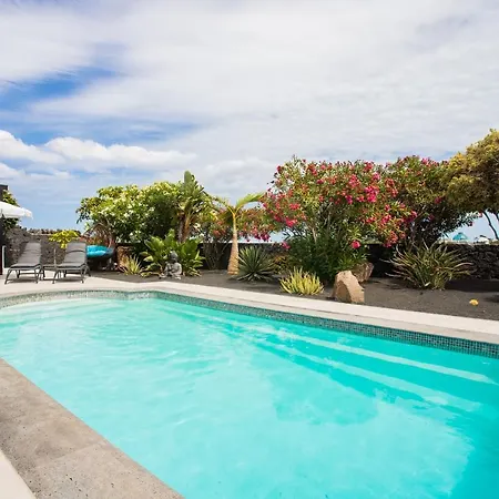 Gorgeous Newly Renovated 4-bedroom Villa! Playa Blanca (Lanzarote)