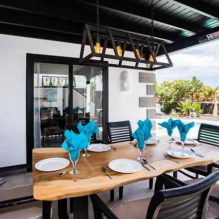 Gorgeous Newly Renovated 4-bedroom Villa!