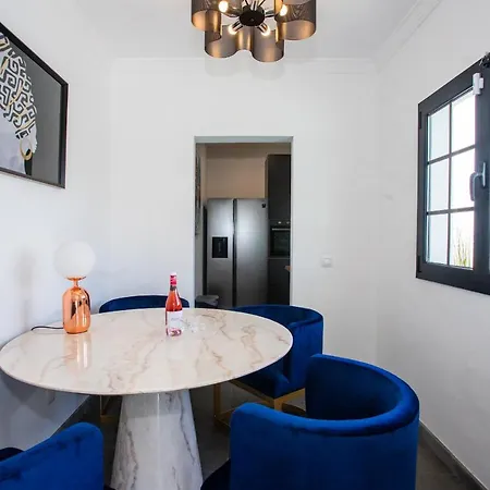 Villa Gorgeous Newly Renovated 4-bedroom Villa! *
