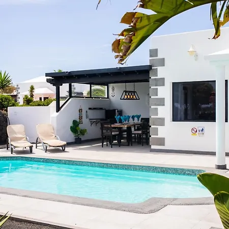 Gorgeous Newly Renovated 4-bedroom Villa!