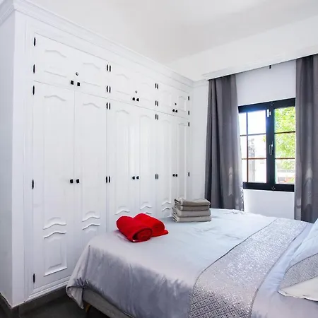 Gorgeous Newly Renovated 4-bedroom Villa!